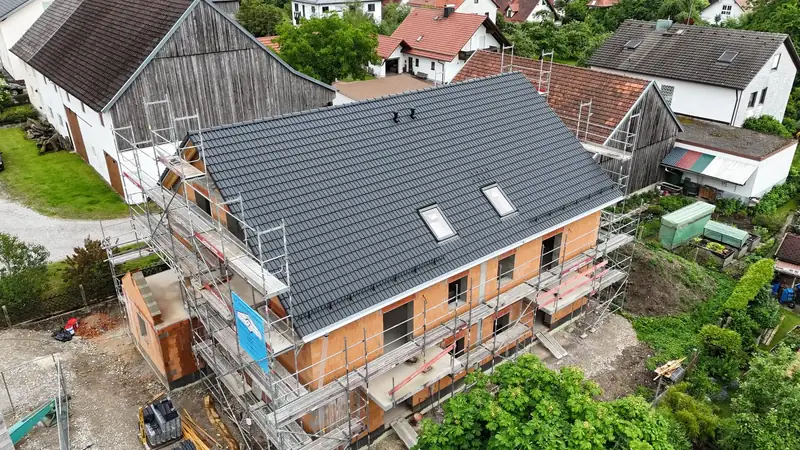 Errichtung eines Dachstuhls für Mehrfamilienhaus – omdrom Zimmerei & Holzbau, Scheyern bei Pfaffenhofen
