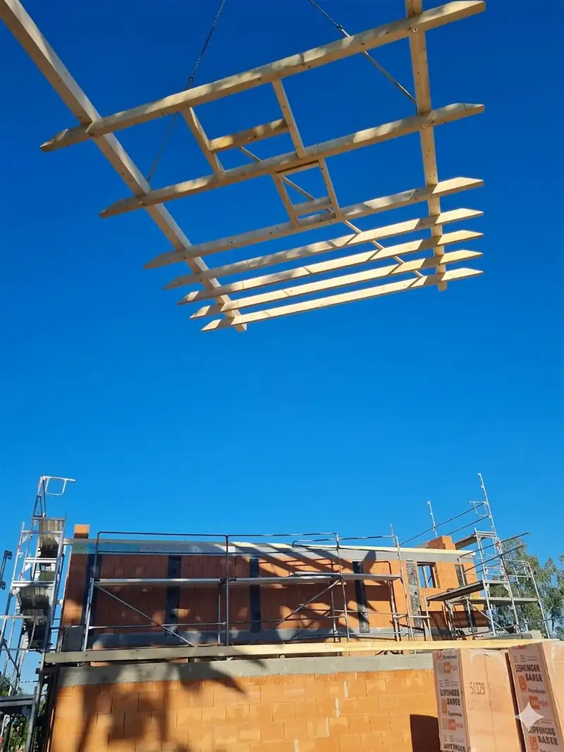 Holzhaus mit Photovoltaik-Anlage – omdrom Zimmerei & Holzbau, Scheyern bei Pfaffenhofen